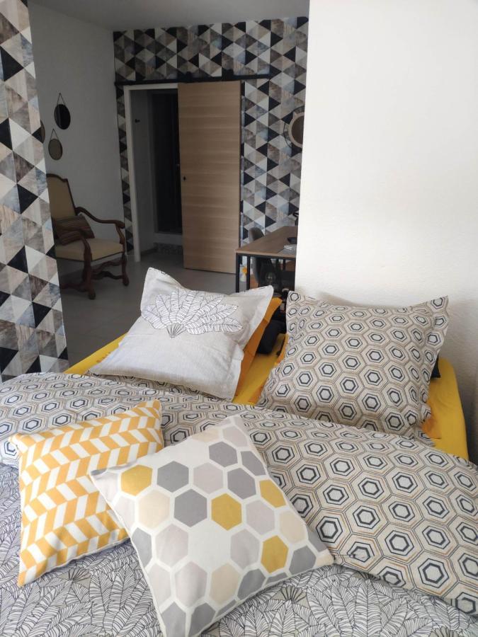 La Tourelle Suite Cosy Entre Vignoble Aixois Et Luberon Le Puy-Sainte-Reparade Ngoại thất bức ảnh