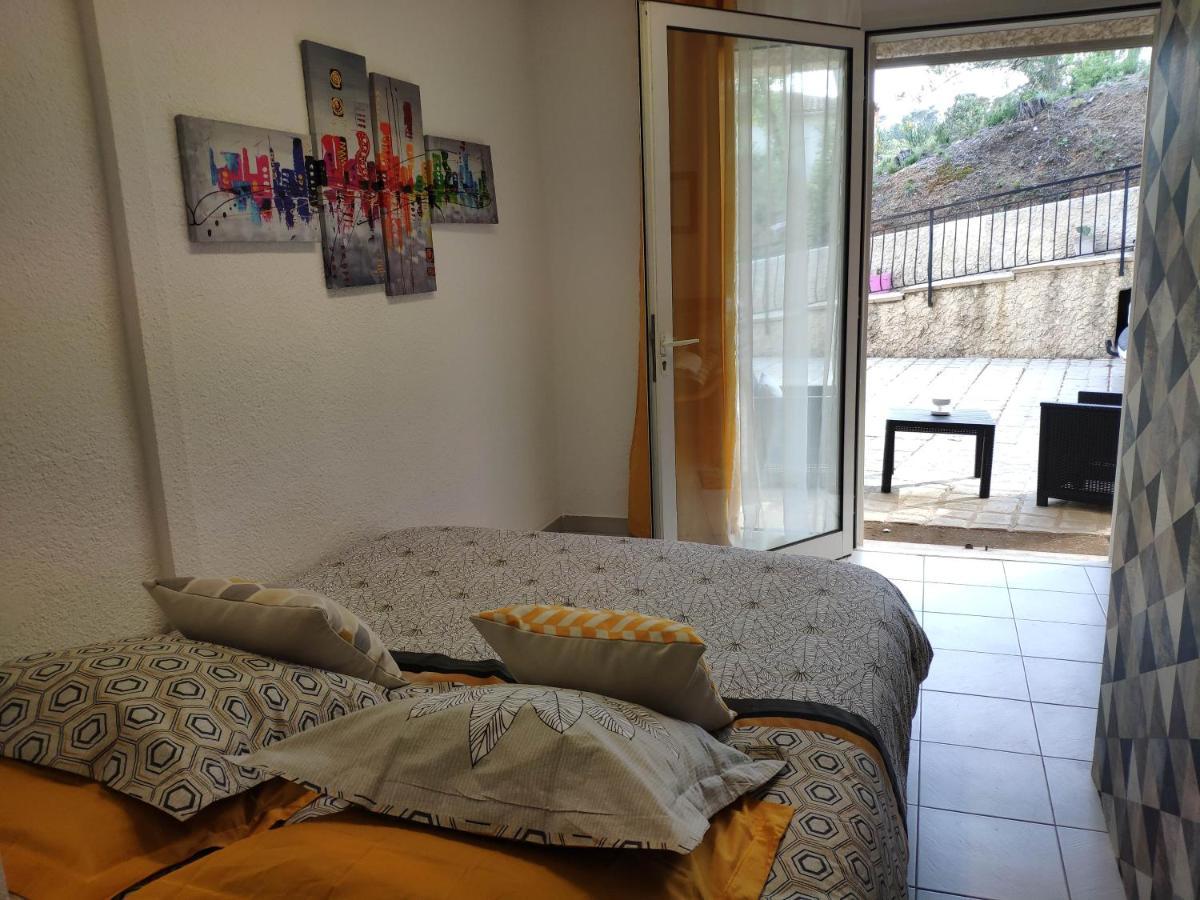 La Tourelle Suite Cosy Entre Vignoble Aixois Et Luberon Le Puy-Sainte-Reparade Ngoại thất bức ảnh