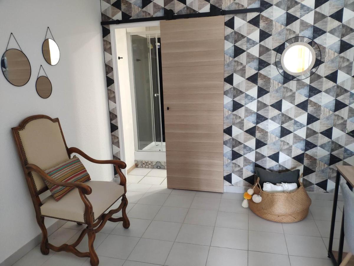 La Tourelle Suite Cosy Entre Vignoble Aixois Et Luberon Le Puy-Sainte-Reparade Ngoại thất bức ảnh