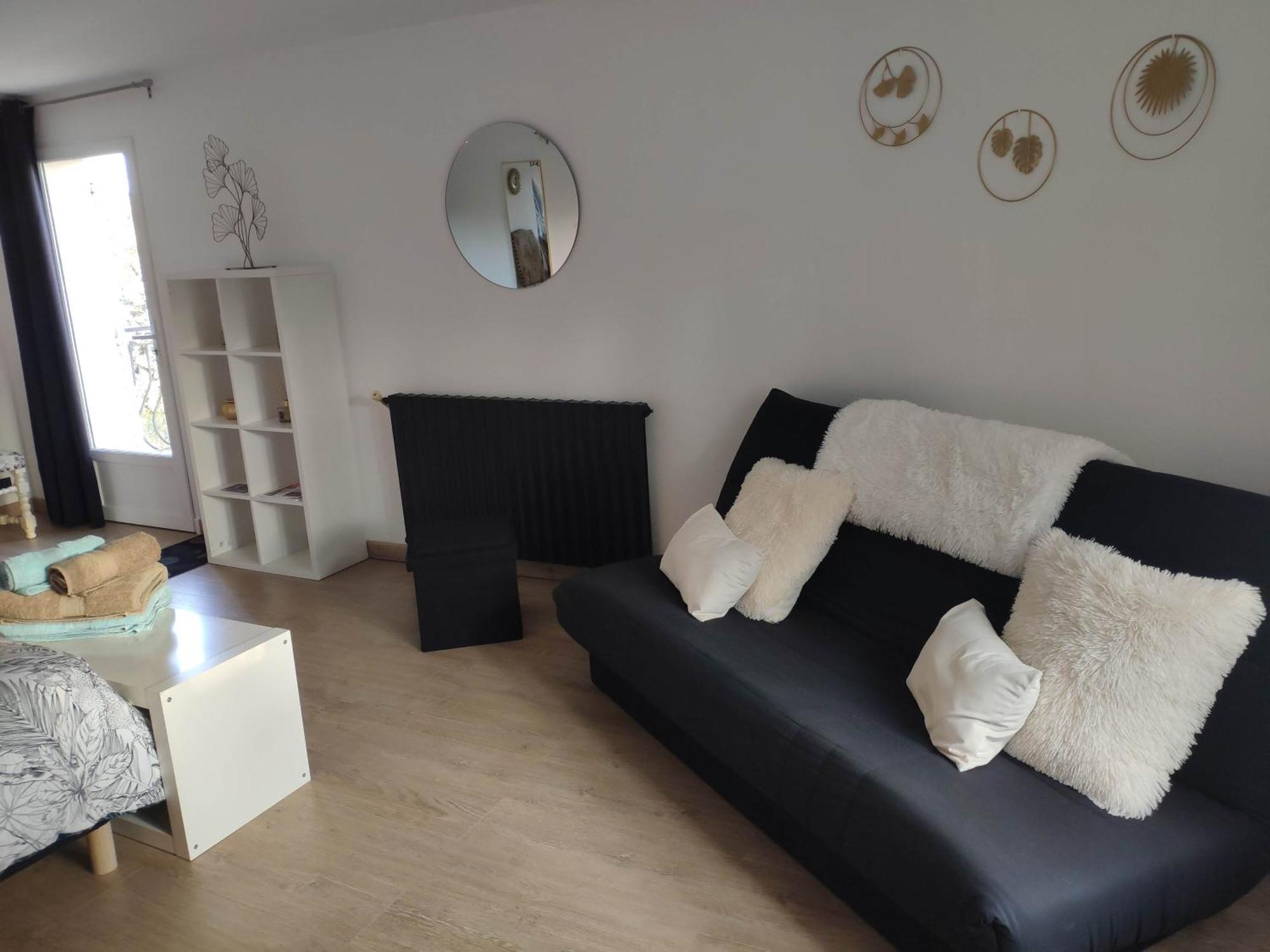 La Tourelle Suite Cosy Entre Vignoble Aixois Et Luberon Le Puy-Sainte-Reparade Ngoại thất bức ảnh