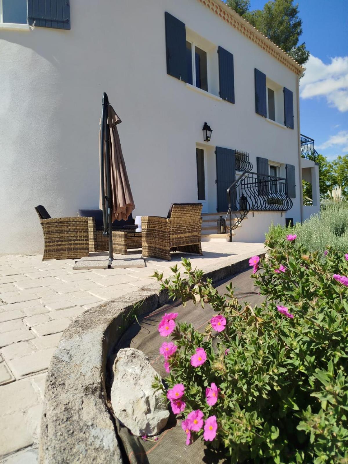 La Tourelle Suite Cosy Entre Vignoble Aixois Et Luberon Le Puy-Sainte-Reparade Ngoại thất bức ảnh
